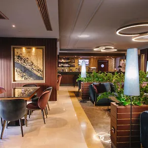 5* מלון Wyndham Grand